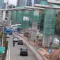 Suasana konstruksi layang proyek LRT yang sepi dari aktivitas di kawasan Kuningan, Jakarta Selatan, Rabu (21/2). Presiden Jokowi meminta semua proyek konstruksi layang (elevated) dihentikan sementara. (Liputan6.com/Immanuel Antonius)