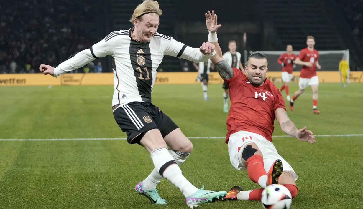 Dalam uji coba ini, Jerman dipaksa mengakui ketangguhan Turki. (AP Photo/Markus Schreiber)