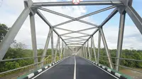 Jembatan Cibuni yang berada di Kecamatan Cibuni, Kabupaten Sukabumi tersebut menjadi penghubung antara Kabupaten Sukabumi dengan Kabupaten Cianjur. (Foto: Humas Jabar) 