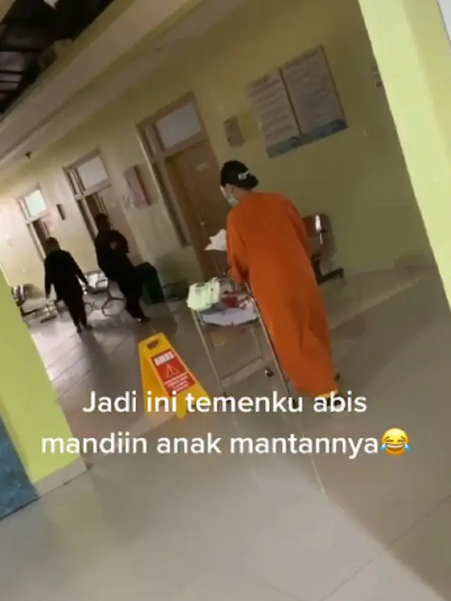 Viral bidan bantu persalinan anak mantan pacar banjir pujian warganet.
