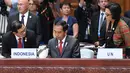 Presiden RI Joko Widodo bersama Menkeu Sri Mulyani dan Seskab Pramono Anung saat menghadiri KTT G20 di Hangzhou di Tiongkok, (4/9). KTT G20 mengangkat isu tiga pilar yakni inovasi, revolusi industri baru, dan ekonomi digital. (Setpres/Bey Machmudin)