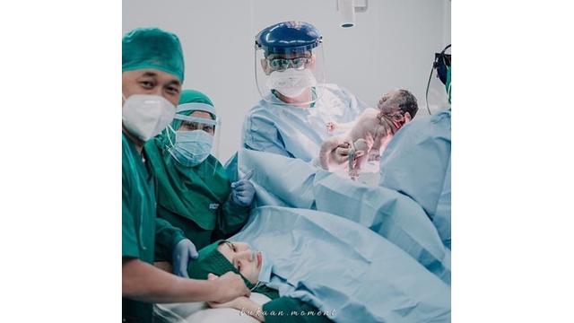 Belum Bertemu Bayinya Usai Melahirkan, Ini 6 Potret Terbaru Zaskia Adya Mecca