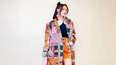 Penampilan Fuji satu ini terbilang cukup unik. Tak hanya membuat two buns hairstyle saja, namun dirinya terlihat mengubah warna rambutnya. (Liputan6.com/IG/@fuji_an)