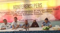 Konferensi pers penyerahan izin kewarganegaraan RI istri dari Umar Patek di LP Kelas I Surabaya pada Rabu (20/11/2019). (Foto: Liputan6.com/Dian Kurniawan)