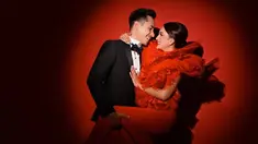 Kerap disebut pasangan idaman, Darius Sinathrya dan Donna Agnesia patut menjadi contoh bagi kalangan selebriti. Menjelang 15 tahun perjalanan rumah tangganya, keduanya kerap tampil bersama saat menjadi presenter olahraga. (Liputan6.com/IG/riomotret)