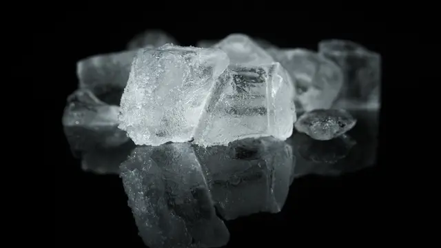 Contoh ilustrasi es batu