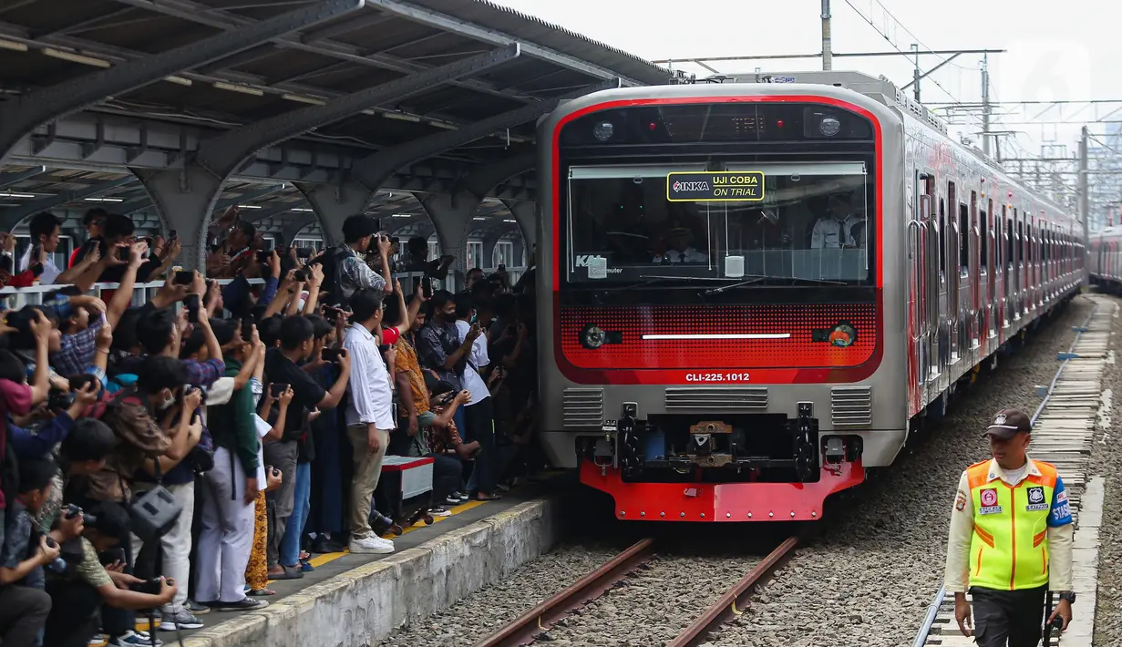 KAI Commuter juga menghadirkan KRL dengan tipe terbaru yang akan segera dioperasikan di wilayah Jabodetabek. (Liputan6.com/Angga Yuniar)