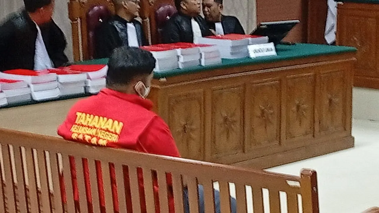Eks-Kasat Narkoba Polresta Barelang dituntut hukuman mati di pengadilan PN Batam. (Foto: Liputan6.com/Ajang Nurdin)