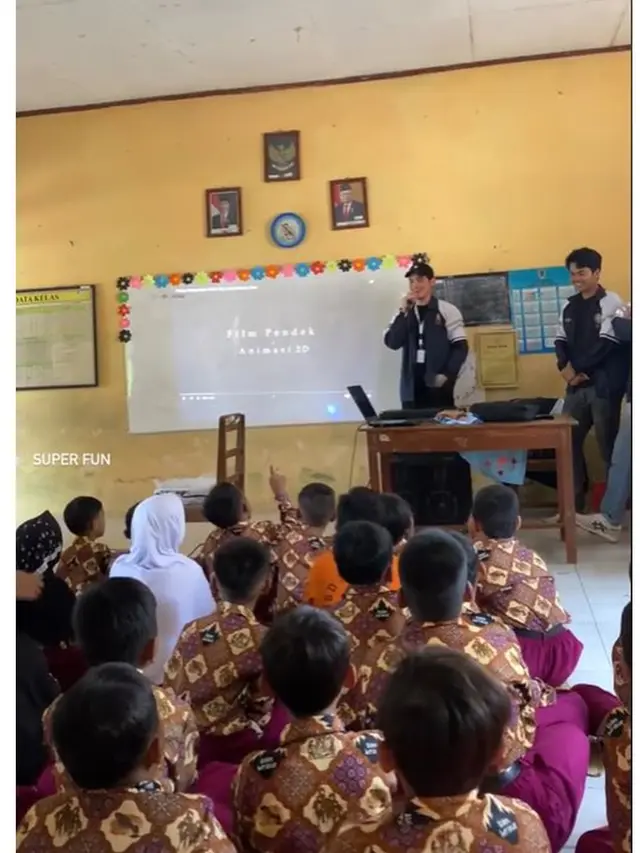 6 Potret Irzan Faiq Ikuti KKN sebagai Mahasiswa Undip, Video Sedang Mengajar Viral