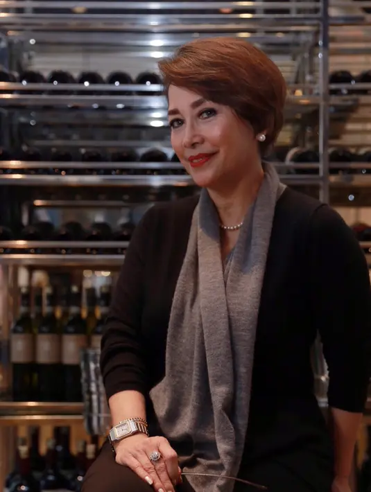 Bukan hal mudah untuk mengajak pemain senior yang telah menerima banyak penghargaan. Seperti mengajak Tio, Angga rela menemuinya di Singapura. (Galih W. Satria/Bintang.com)