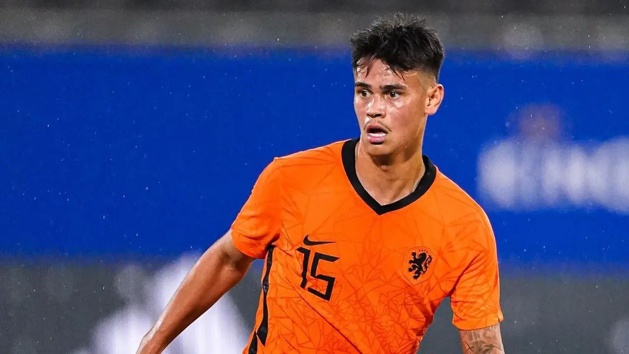 Mees Hilgers, Bek Tangguh Berdarah Indonesia yang Jadi Incaran Tiga Klub Eropa