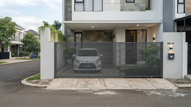 Pintu Pagar Geser Full Aluminium Garis Horizontal (AI Generated)