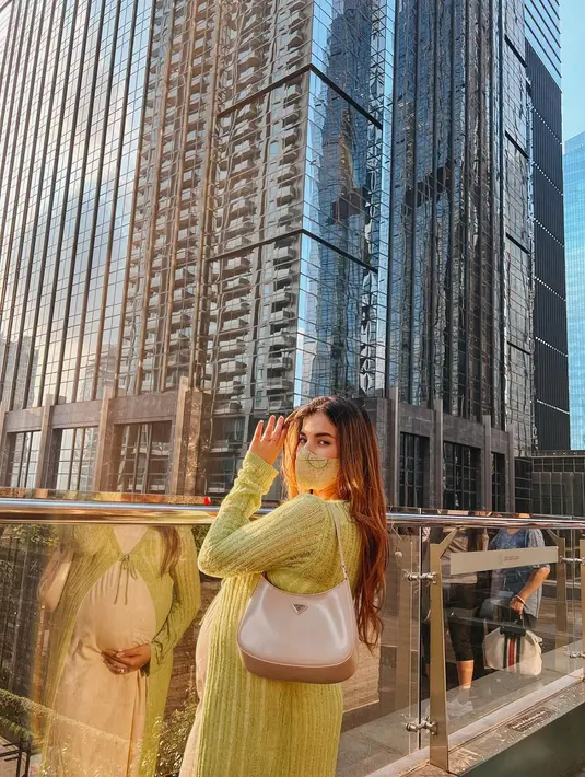 Tasya Farasya tengah mengandung anak keduanya. Kini usia kandungannya sudah menginjak trimester ketiga. (FOTO: instagram.com/tasyafarasya)