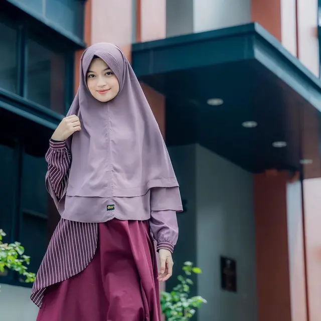 Hamil Anak Pertama, Ini 6 Potret Istri Ustaz Syam Elmarusy Pamer Baby Bump