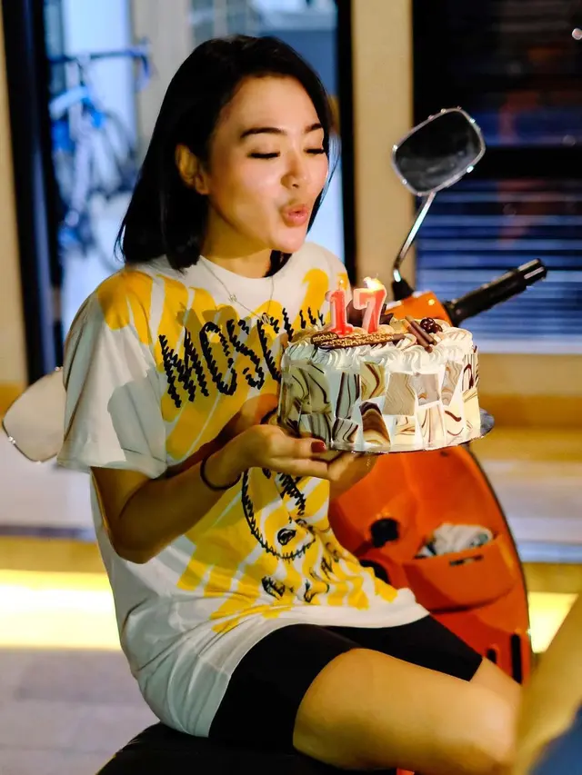 7 Momen Kejutan Ulang Tahun Wika Salim, Kue dan Hadiahnya Curi Perhatian