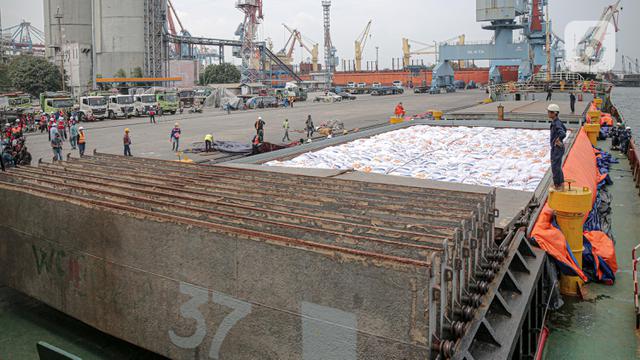 5000 Ton Beras Impor Asal Vietnam Tiba di Pelabuhan Tanjung Priok