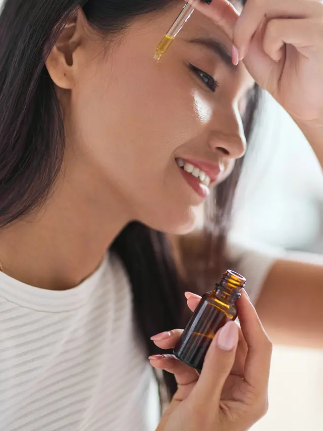 Pagi atau Malam? Ini Waktu Terbaik Menggunakan Serum Vitamin C agar Kulit Glowing Maksimal