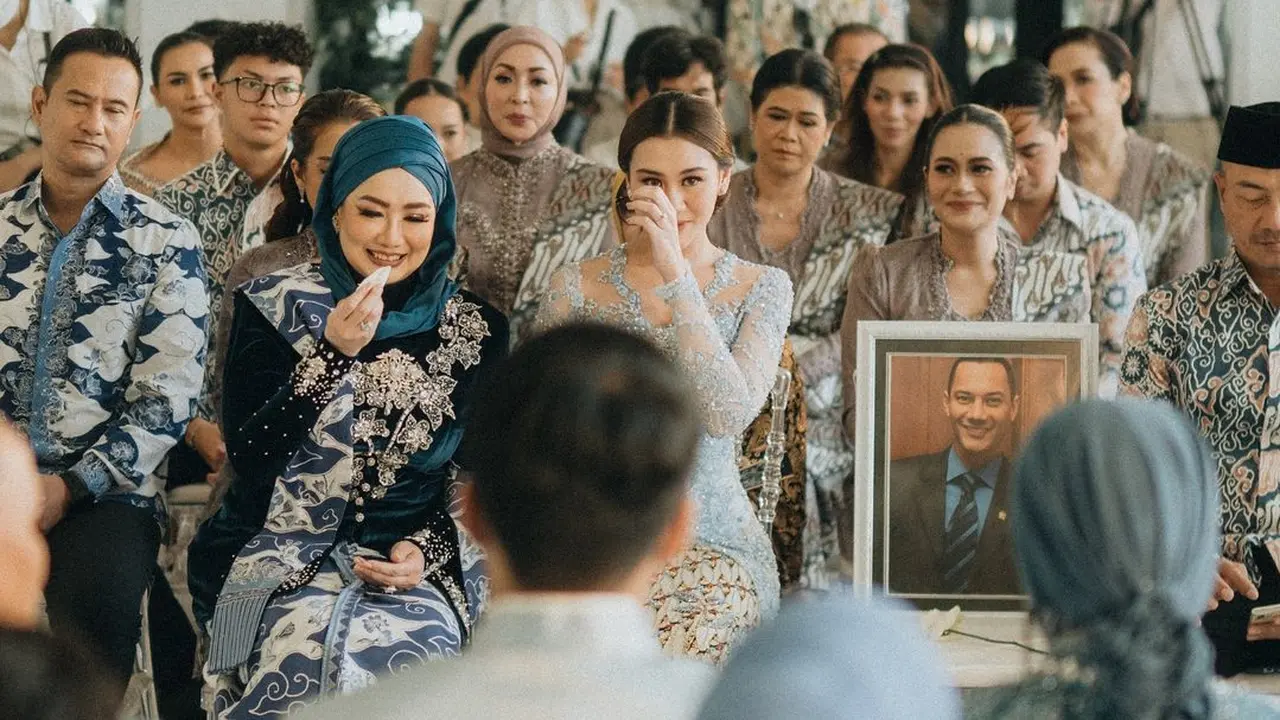 Momen Thariq Halilintar melamar Aaliyah Massaid. [Foto: Instagram/aaliyahmassaid]
