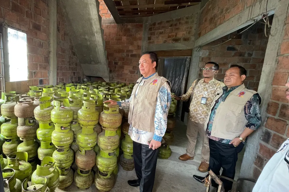 Komisi Pengawas Persaingan Usaha (KPPU) menemukan LPG bersubsidi 3 kg dijual diatas Harga Eceran Tertinggi (HET) di Palembang, Sumatera Selatan