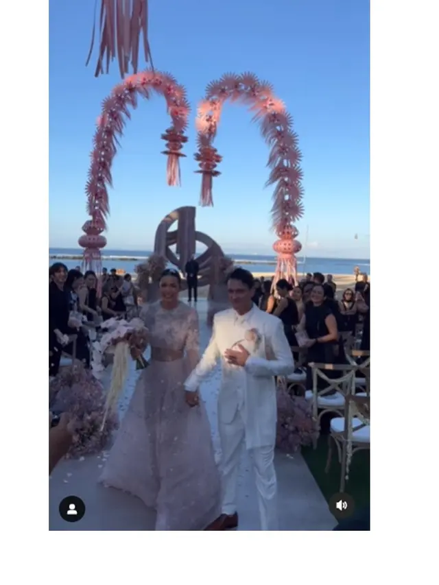 10 Momen Pernikahan Adinia Wirasti dan Michael Wahr, Digelar Intim dan Tertutup