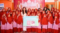 PT Astra Welab Digital Arta (Maucash) menggelar program CSR Ramadan 2022 dengan dengan menggelar santunan untuk anak yatim Yatim Mizan Amanah. (Ist)