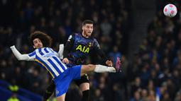 The Lilywhites mendominasi laga di menit-menit awal babak pertama dengan menciptakan beberapa peluang berbahaya. Sementara itu, Brighton terlihat belum sepenuhnya siap di permulaan laga. Bahkan, sang kiper Robert Sanchez hampir melakukan blunder fatal di muka gawangnya. (AFP/Glyn Kirk)