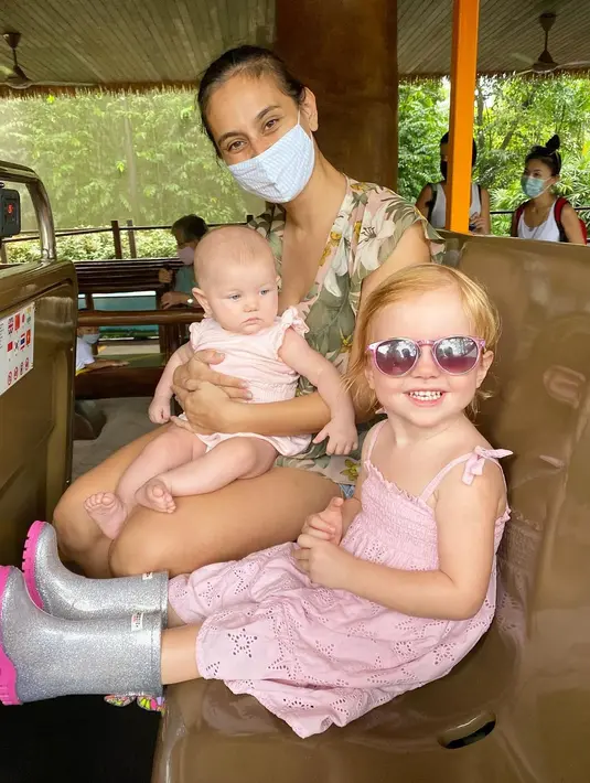 Marissa menuliskan bahwa di tengah pandemi yang masih berlangsung ini, ia merasa jadi lebih baik. Marissa memaklumi atas segala perasaan yang manusiawi yang kerap dirasakannya, seperti sedih atau pun marah. (Instagram/marissaln)