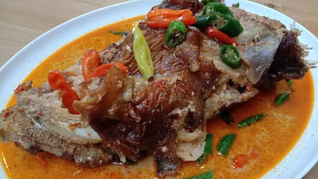 Kejutan Makan Gratis Kepala Manyung Bu Fat Di HUT Jakarta