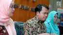 Ketua KPAI Susanto (tengah) memberi keterangan pers di Gedung KPAI, Jakarta, Jumat (22/9). KPAI mendesak twitter untuk memperbaiki sistem sehingga ramah anak, sehat dan mempunyai nilai edukasi. (Liputan6.com/Faizal Fanani)