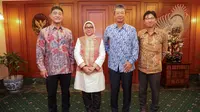 Menteri Ketenagakerjaan, Ida Fauziyah, dengan pengurus The Jakarta Japan Club (JJC) yakni Kyogi Ueda (Panasonic), Masamichi Tanaka (Toyota), dan Yoshihiro Kobi (Befa), di kantor Kemnaker, Jakarta