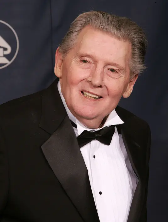 Jerry Lee Lewis. Penyanyi yang juga merupakan pemain piano ini telah bercerai sebanyak enam kali. Ia bahkan pernah menikah dengan sepupunya yang berusia 13 tahun yang merupakan hal paling mengejutkan. (AFP/Bintang.com)