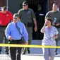 Petugas penyelamat dan bersenjata diterjunkan di Townville Elementary School, South Carolina (Reuters)