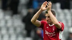 Chris Wood menjadi aktor penting di balik kemenangan 3-1 Nottingham Forest atas Newcastle United pada Rabu (26/12/2023). Wood sukses mencetak tiga gol untuk Nottingham pada laga tersebut. Hal itu membuatnya kini tercatat menjadi pemain ketujuh dalam sejarah Liga Inggris yang berhasil mencetak hattrick dalam laga bertajuk Boxing Day. (AFP/Andy Buchanan)