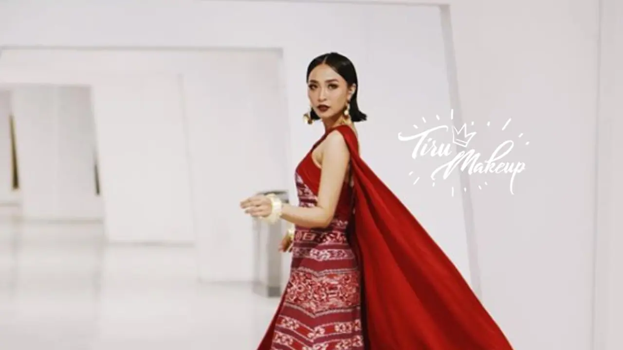 Tiru Makeup: Gunakan Lipstik Merah, Rinni Wulandari Nampak Lebih Fresh