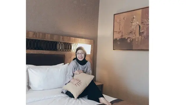 Jarang Tersorot, Ini 7 Potret Terbaru Natly Eks 7 Icons yang Kini Berhijab
