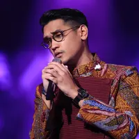 Selain mengakui dirinya yang sudah tidak menjomblo untuk saat ini dan telah memiliki kekasih hati, Afgan juga mengatakan untuk menunggu undangan darinya. (Adrian Putra/Bintang.com)