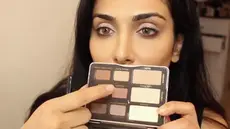 Simak langkah-langkah untuk mendapatkan mata ekspresif dari beauty blogger terkenal, Huda Beauty.