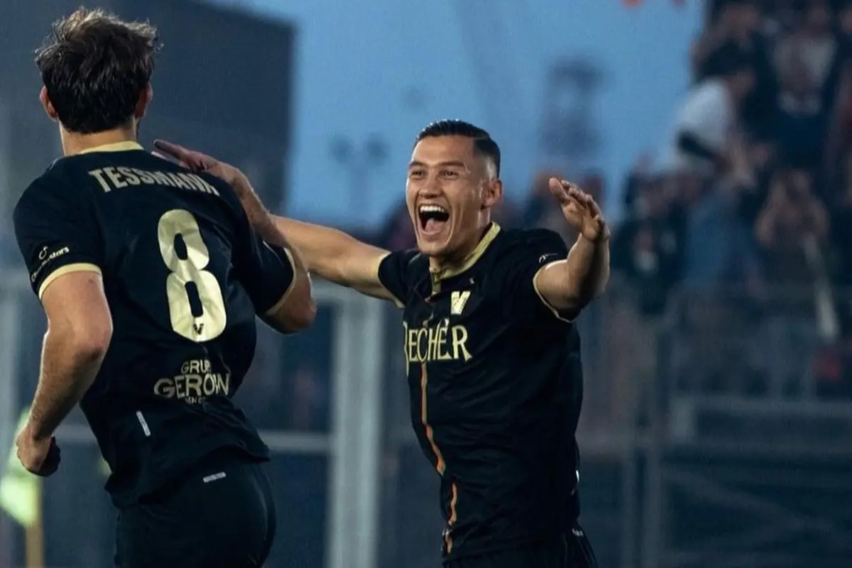 Manyala Bang Jay! Bek Timnas Indonesia, Jay Idzes Bawa Venezia Promosi ...