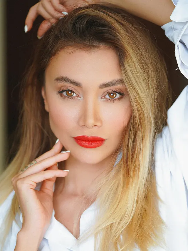 Lipstik dengan Warna Merah Terang