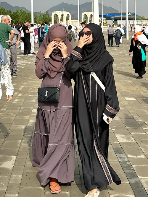 5 Gaya Kompak Arafah Rianti dan Halda Jalani Umroh Bersama, Anggun Berbalut  Gamis - Fashion Fimela.com