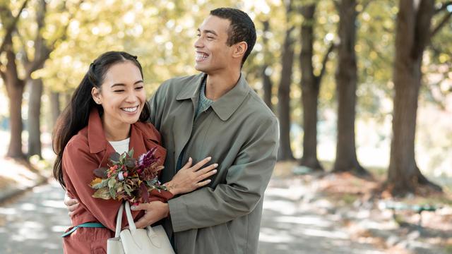 pasangan cinta bahagia