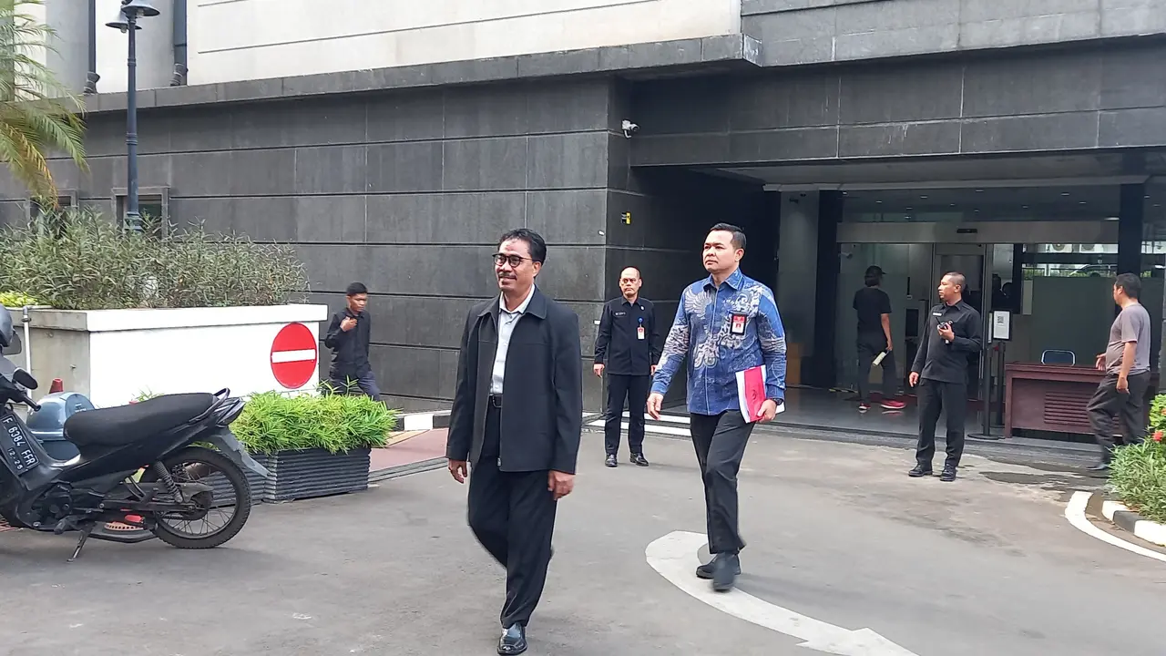 Hakim Daniel Yusmic Foekh usai jalani pemeriksaan dugaan pelanggaran kode etik dan perilaku hakim konstitusi.