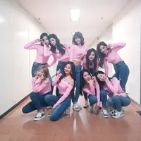 TWICE (Foto: Twitter/JYPETWICE)