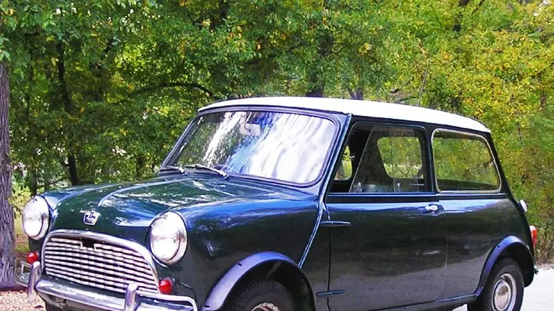 Austin Mini Super-Deluxe