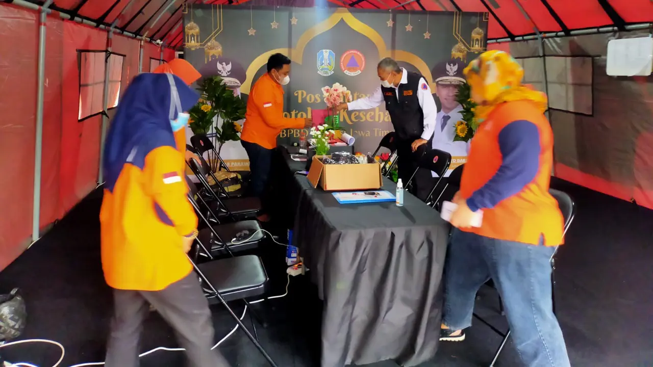 Posko Lebaran BPBP Jatim siaga di sejumlah rest area tol. (Dian Kurniwan.Liputan6.com)