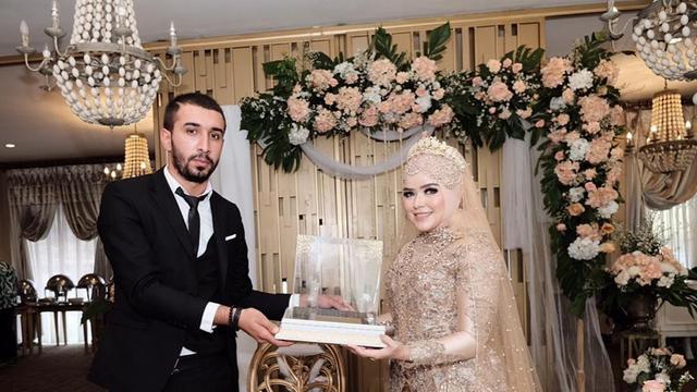 Pernah Dekat Dengan Lucky Hakim Ini 6 Potret Pernikahan Siti Liza Dengan Pria Bule Hot Liputan6 Com Dua hati siti liza lirik. potret pernikahan siti liza