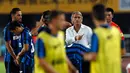 Pelatih Inter Milan Roberto Mancini (tengah) memberikan instruksi kepada anak asuhannya di Stadion Tianhe, Cina, Senin, (27/7/2015). Inter Milan menerima kekalahan meyakitkan dari Real Madrid dengan skor 3-0. (REUTERS/Tyrone Siu)