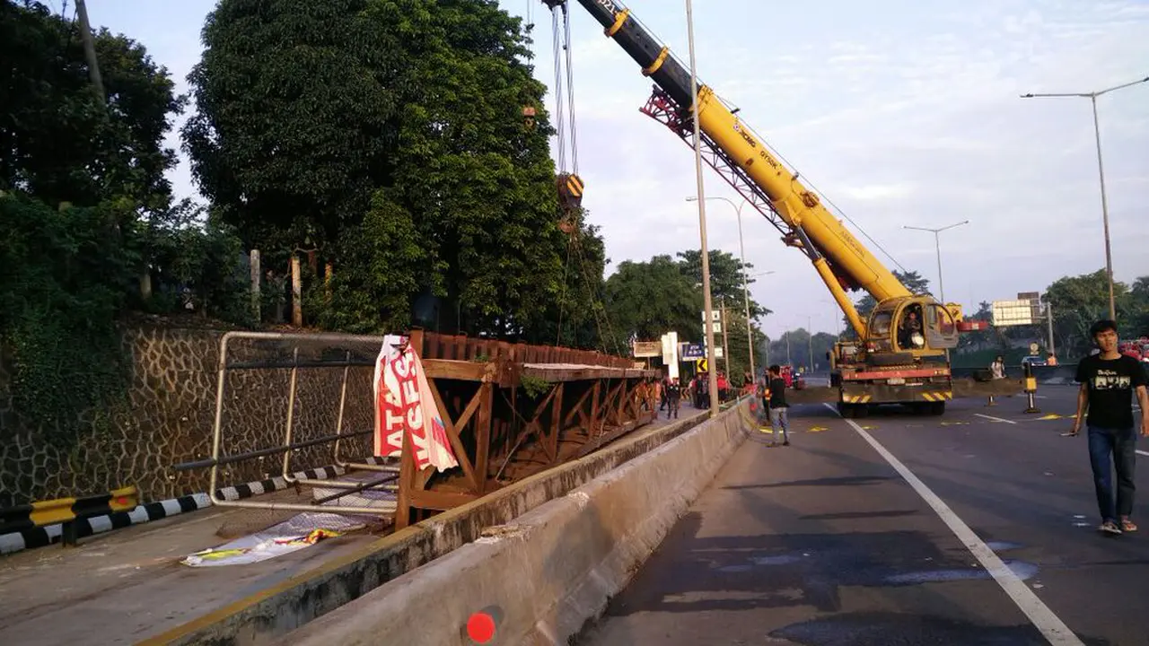 20160516-macet-tangsel-evakuasi tol