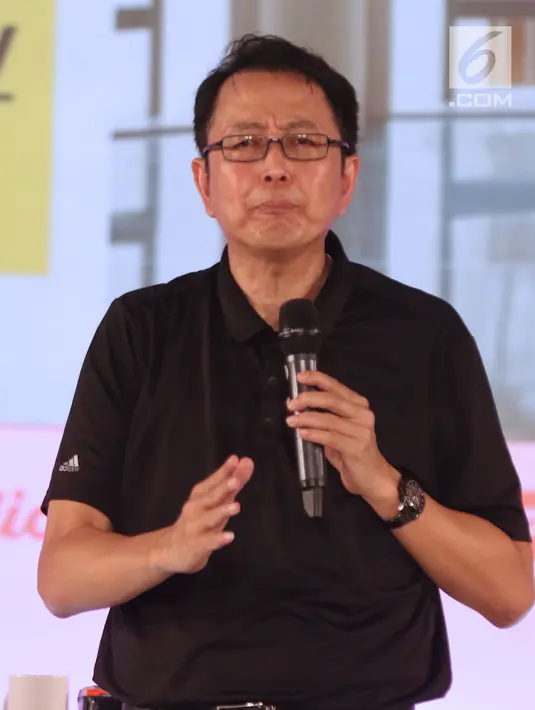 Motivator, Tung Desem Waringin saat memberikan motivasi kepada peserta EGTC 2018 Bandung di Graha Sanusi Hardjadinata, Universitas Padjajdaran, Bandung, Kamis (6/12). Tung Desem Waringin memberi motivasi percaya diri. (Liputan6.com/Helmi Fithriansyah)