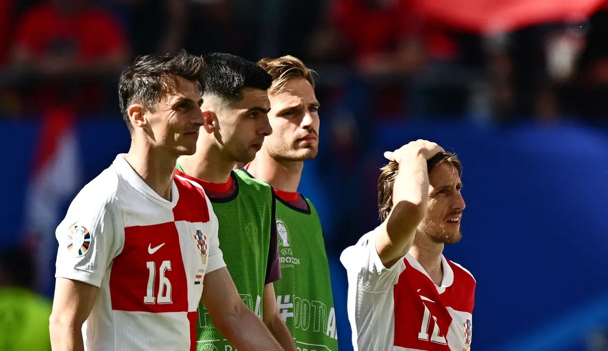 Volksparkstadion in Hamburg on June 19, 2024. (Photo by GABRIEL BOUYS / AFP)

Pemain Kroasia, Luka Modric,dan kawan-kawan tampak kecewa setelah ditahan imbang Albania pada laga Grup B di Volksparkstadion, Hamburg, Rabu (19/6/2024). (AFP/Gabriel Bouys)